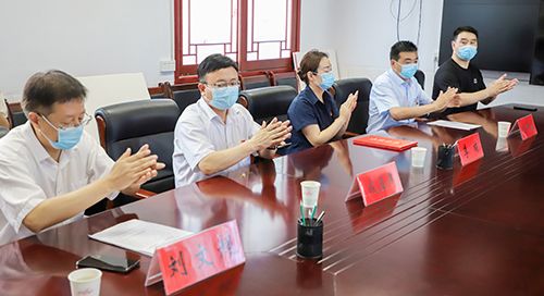 履行社会责任 彰显企业担当 ——2025新澳门免费原料大全向汝阳县进行爱心捐赠